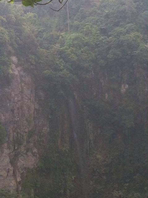 Kali Pancur Waterfall景点图片