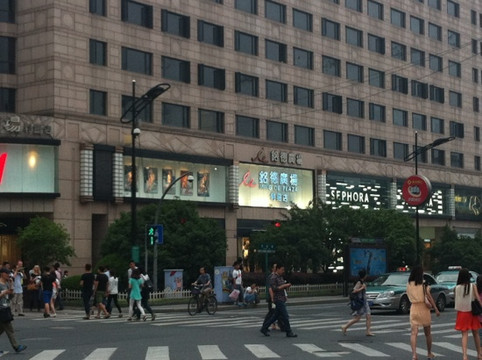 利星名品广场-杭州市必去景点