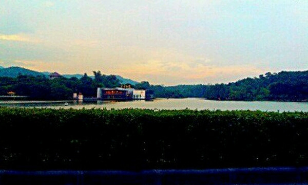 麓湖公园-广州市必去景点