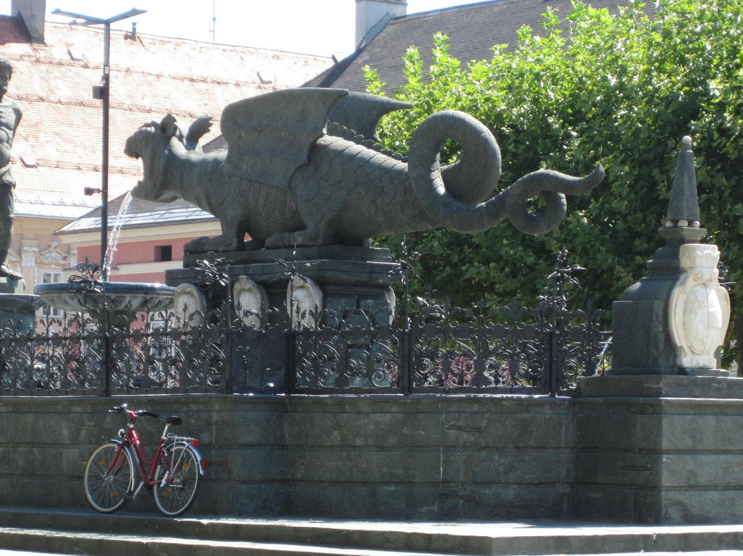 Lindwurmbrunnen景点图片