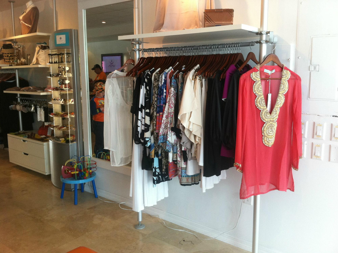 Funky Monkey Lifestyle Wear-大开曼岛必去景点