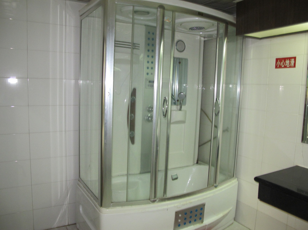 句容水月清华酒店（宁杭路崇明地铁站店）主图