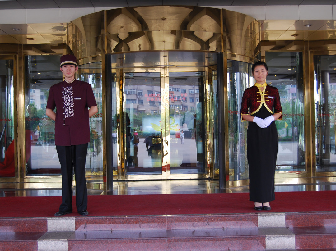 新兴大厦莱钢宾馆主图