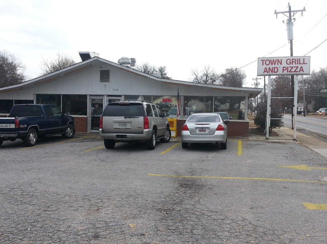 Clifton餐馆和美食-Town Grill & Pizza