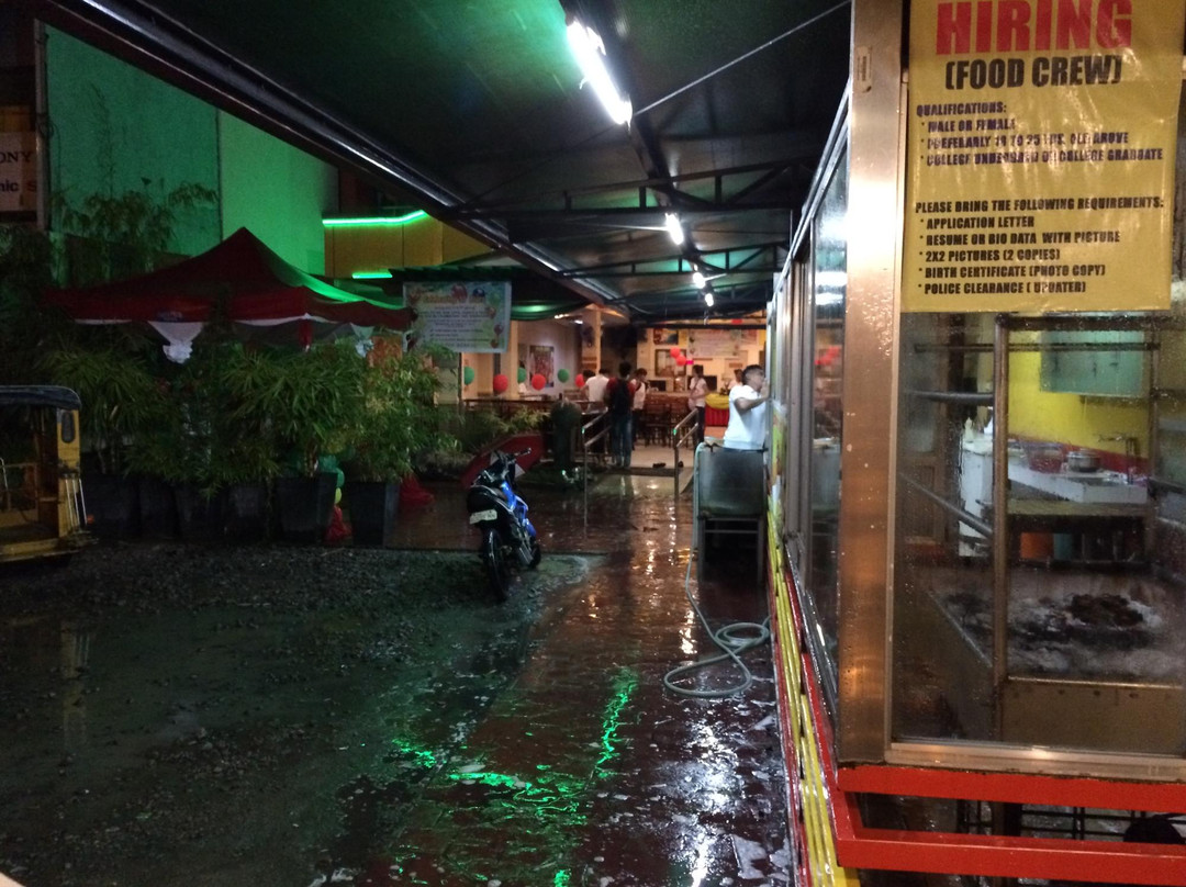 Digos City餐馆和美食-Santos Barbeque & Lechon Manok