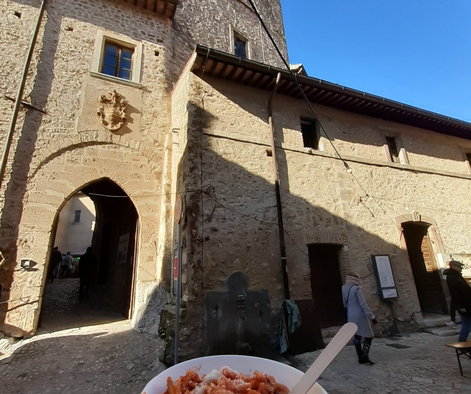 Palazzo Baronale di Roviano-Roviano必去景点