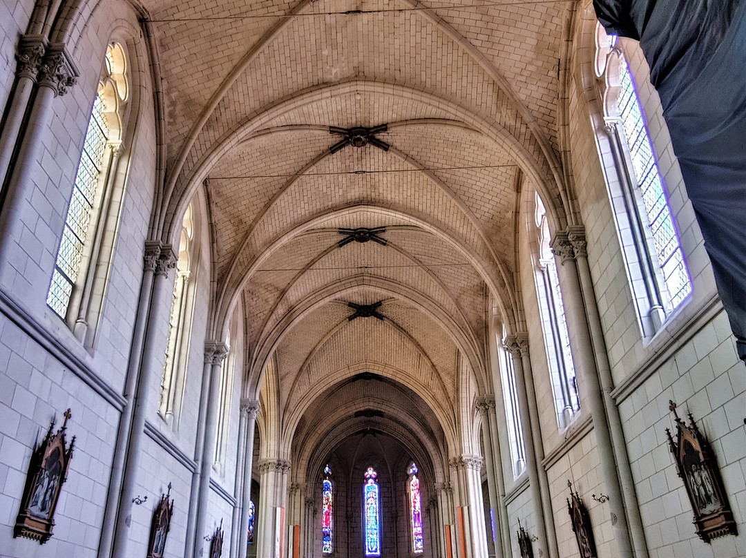 Eglise Saint Jean-Baptiste de Villedieu-Beaupreau-en-Mauges必去景点
