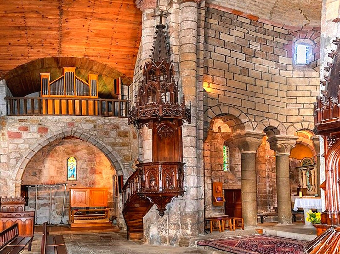 Eglise Saint-Pierre et Saint-Michel à Saint-Urcize-Saint-Urcize必去景点