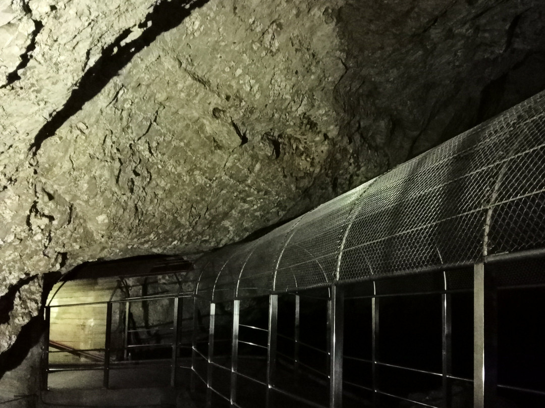 New Athos Cave-New Athos必去景点
