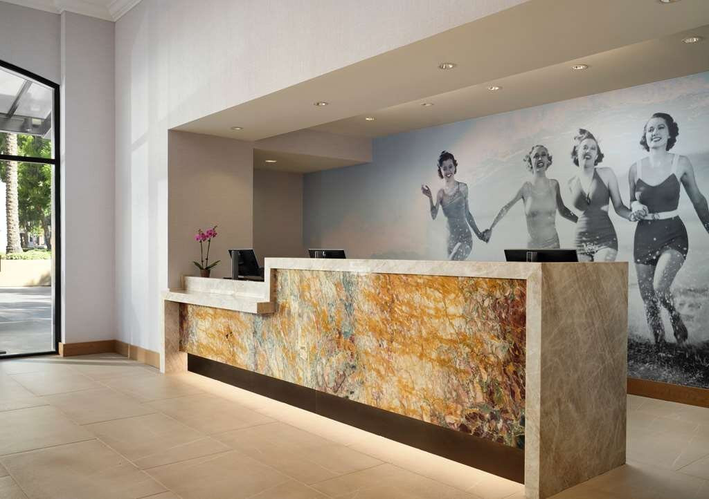 Hotel Zessa Orange County Airport, A Doubletree By Hilton主图