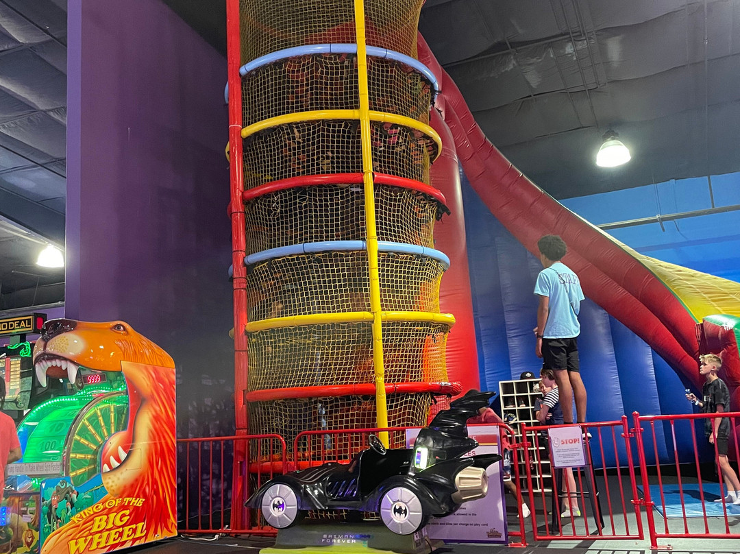 Funopolis Family Fun Center-Commerce必去景点