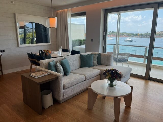 雅典威斯汀阿斯特宫海滩假日酒店主图