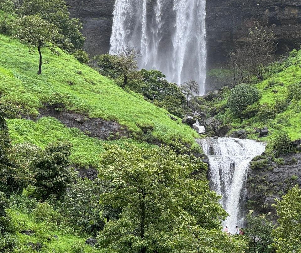 Khandi Waterfalls景点图片