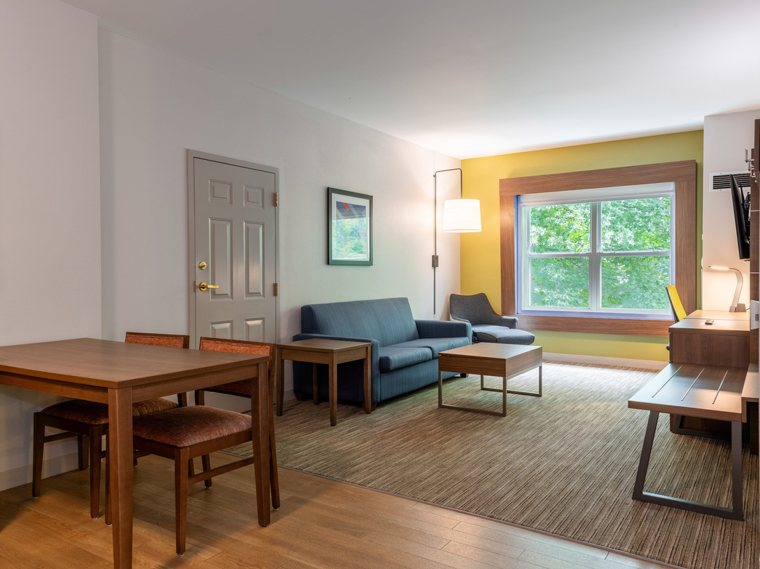 Holiday Inn Express & Suites White River Junction by IHG主图