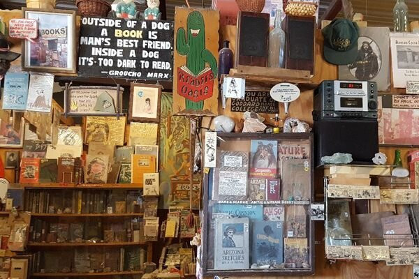 Reader's Oasis Bookstore-Quartzsite必去景点