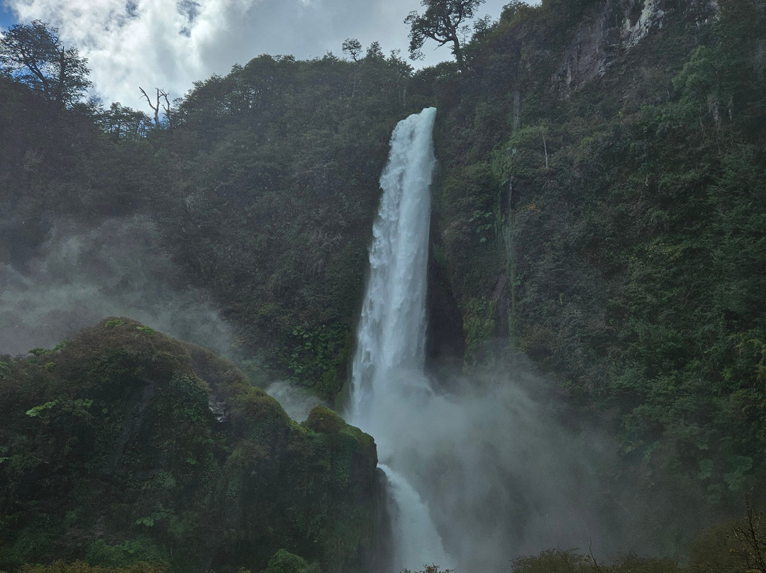 Tres Saltos-普孔必去景点