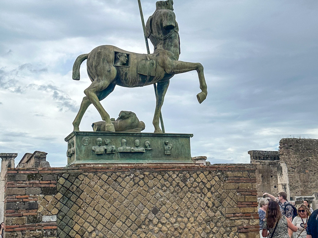Sculture Monumentali di Igor Mitoraj-庞贝必去景点