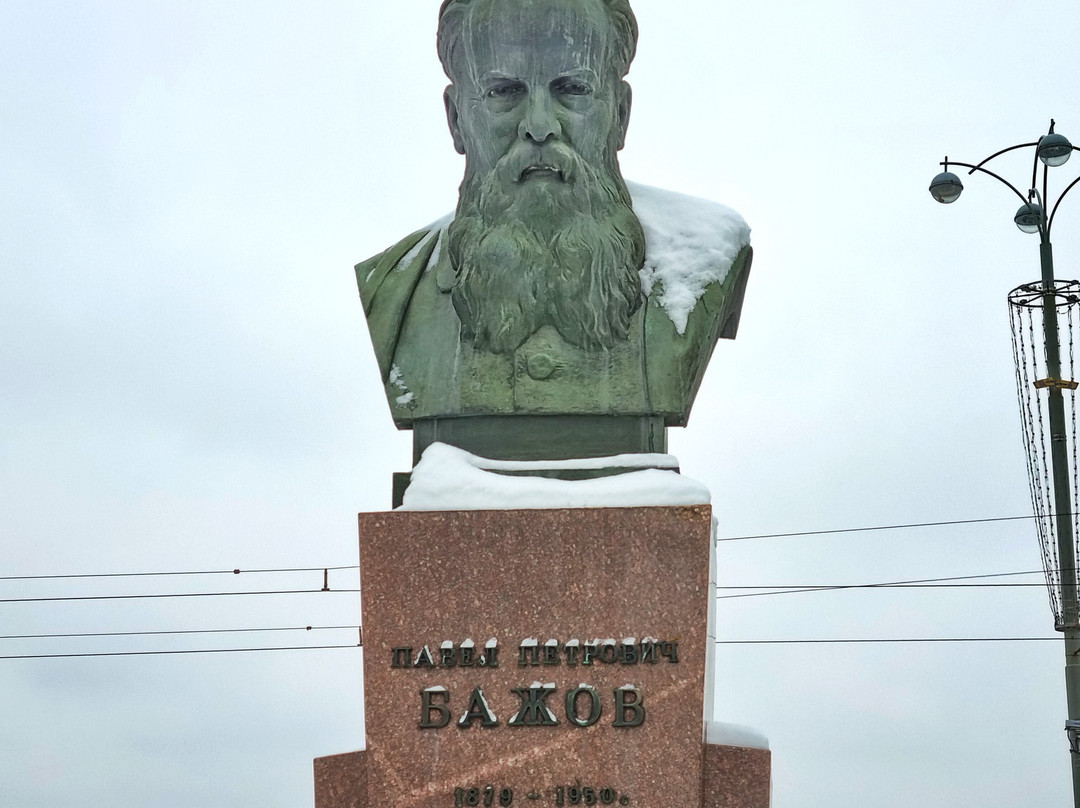 Monument-Bust P.P. Bazhov-叶卡捷琳堡必去景点
