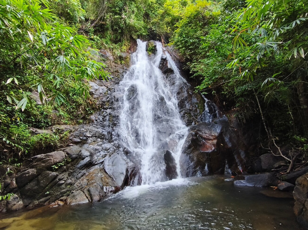 Sai Rung Waterfall景点图片