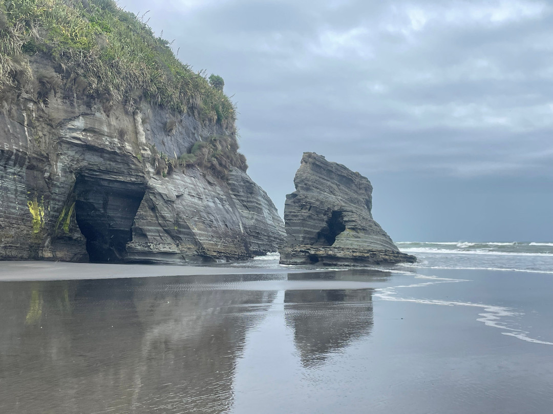Three Sisters And The Elephant Rock景点图片