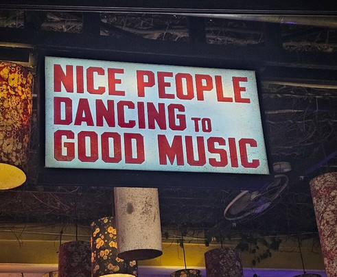 Mr Tom Crazy Bar-会安必去景点