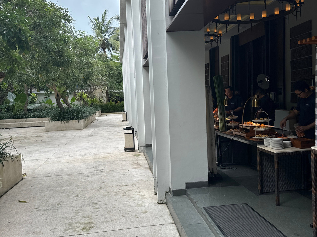 巴厘安瓦亚海滩度假酒店主图