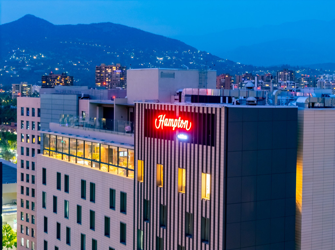 希尔顿欢朋酒店圣地亚哥拉斯孔德斯主图