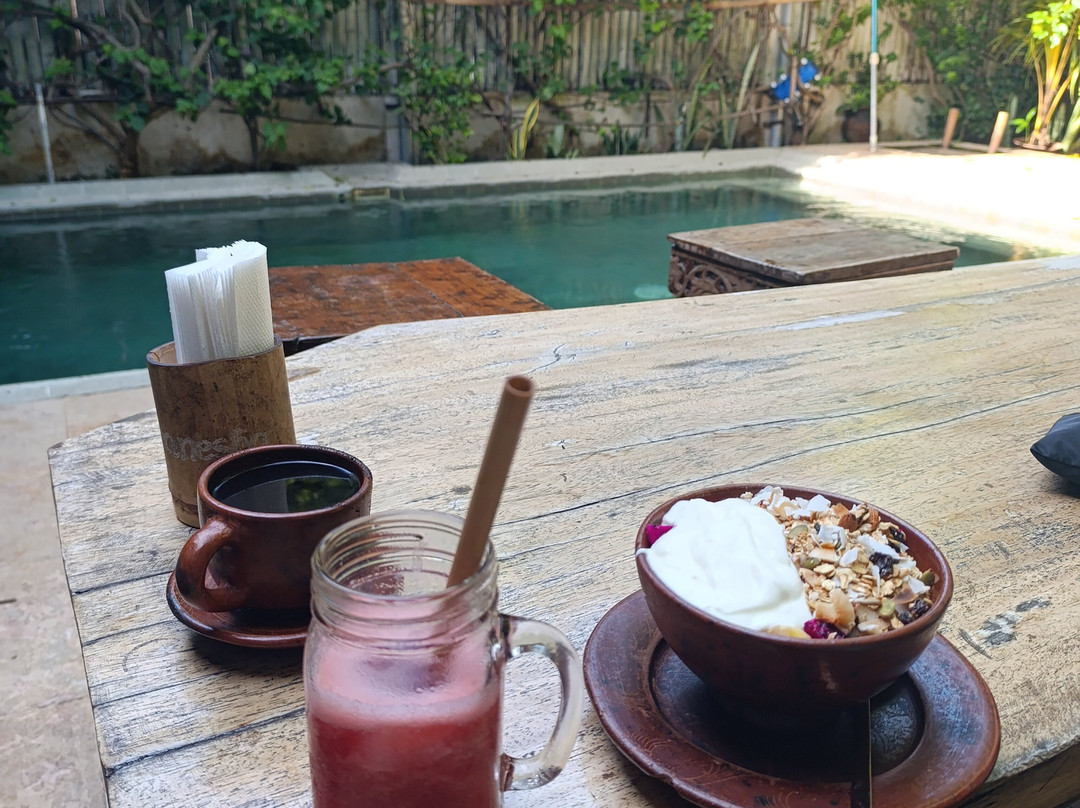 Flowers and Fire Yoga Garden Gili Air景点图片