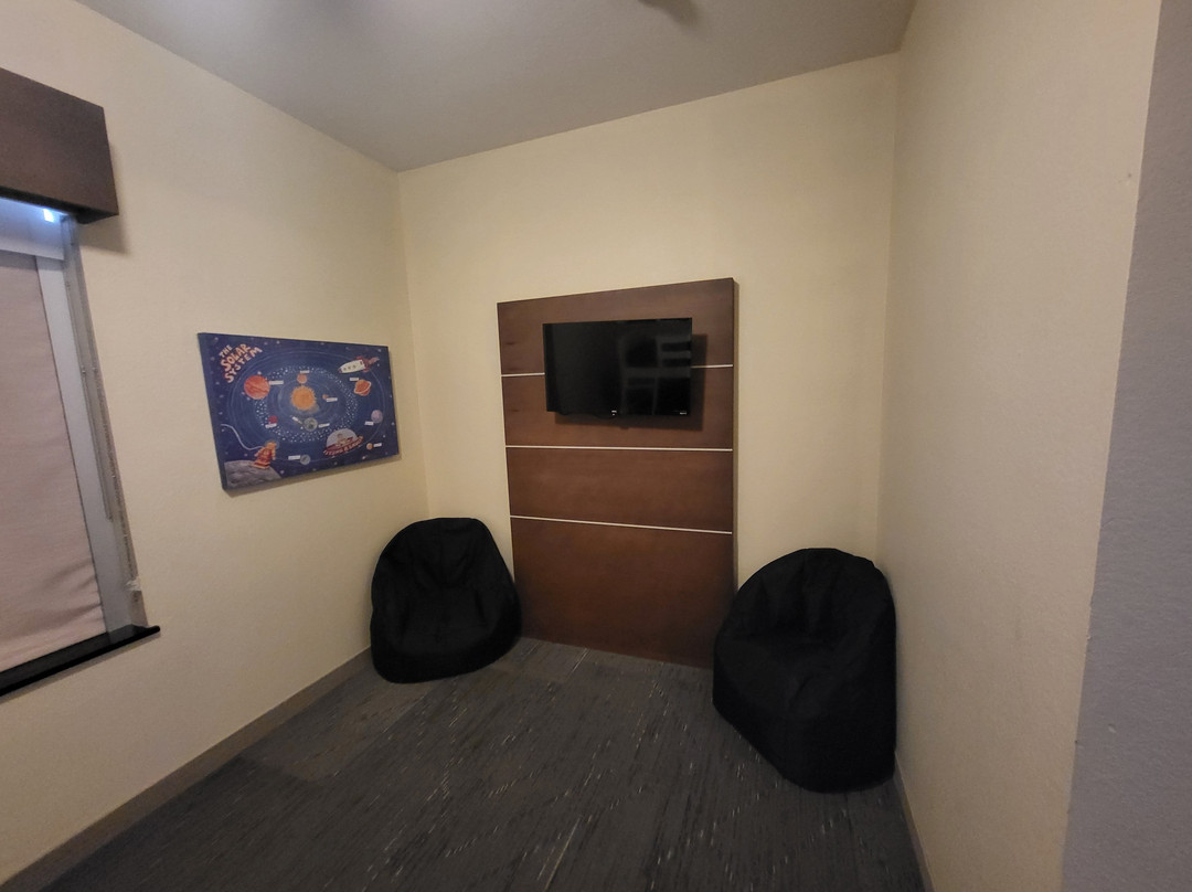 迈阿密智选假日套房酒店主图