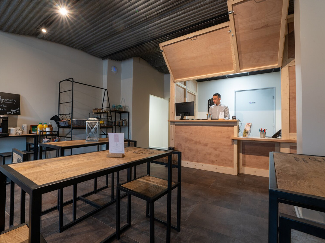 泊船酒店