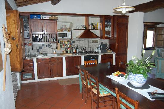 Under the Tuscan Moon主图