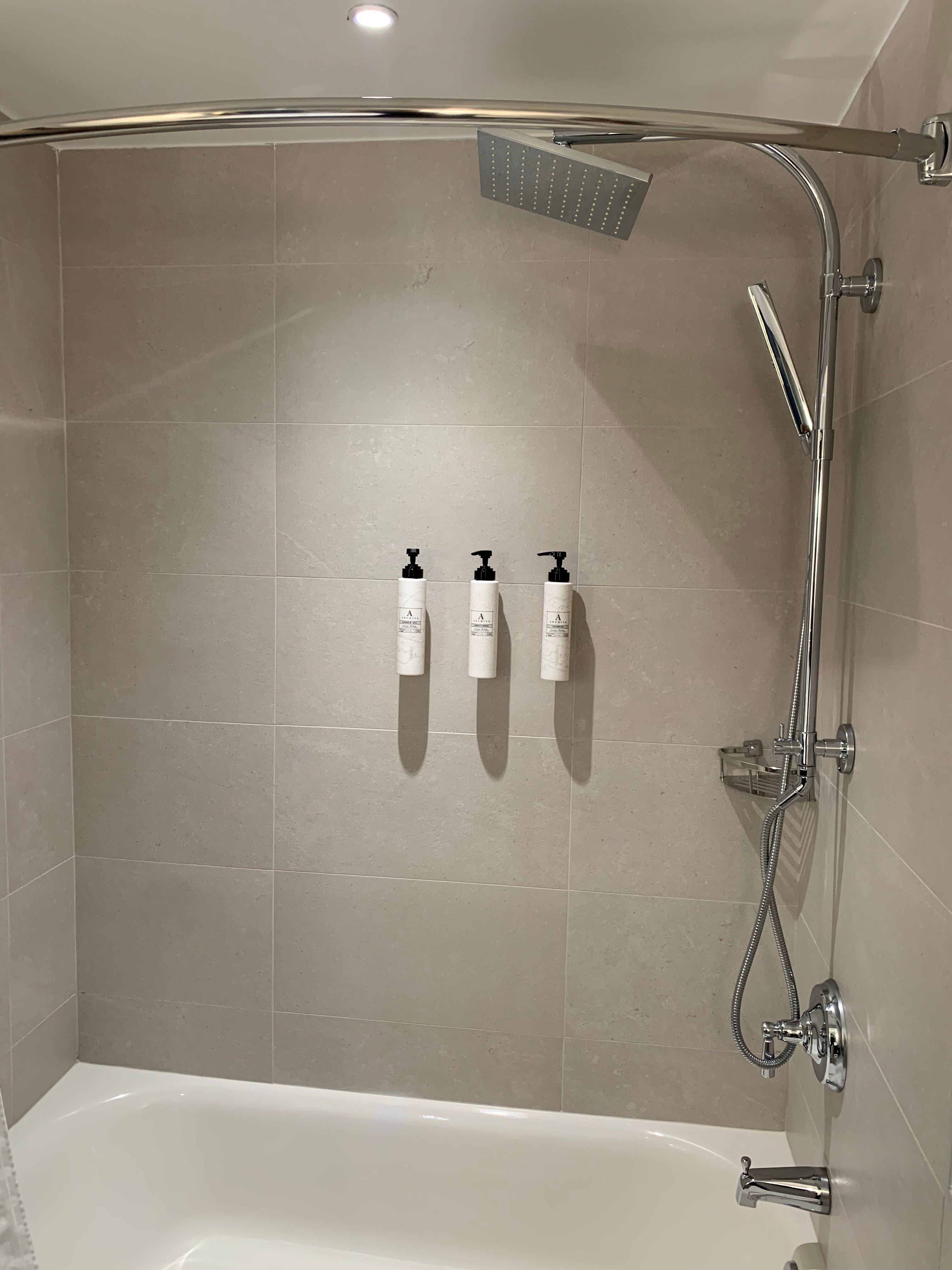 怀特普雷恩斯市区皇冠假日酒店-浴室