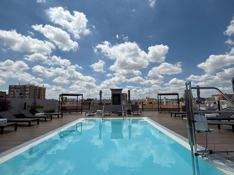 塞维利亚泽尼特酒店主图