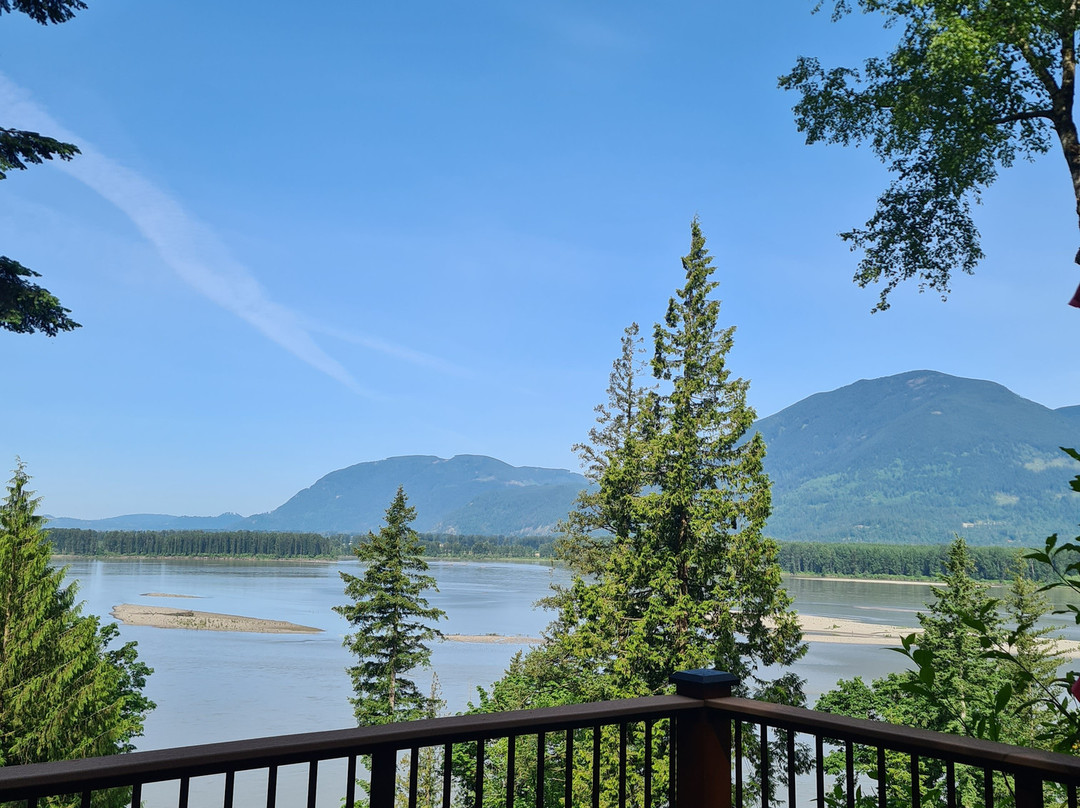 The Fraser River's Edge B&B Lodge主图