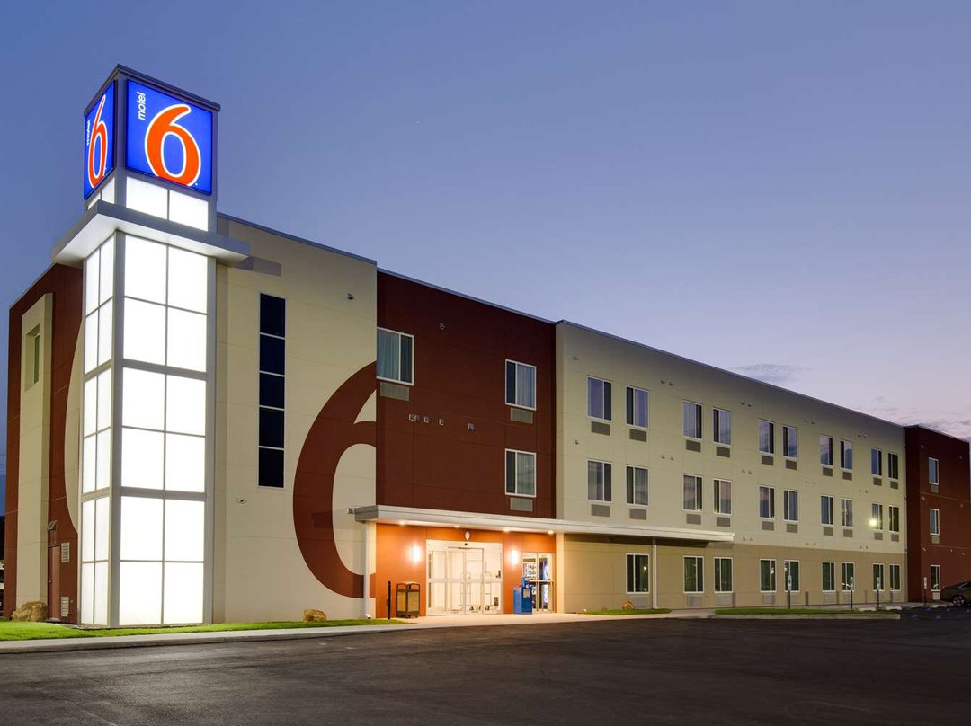 Piedmont酒店住宿-Motel 6 Poplar Bluff, MO