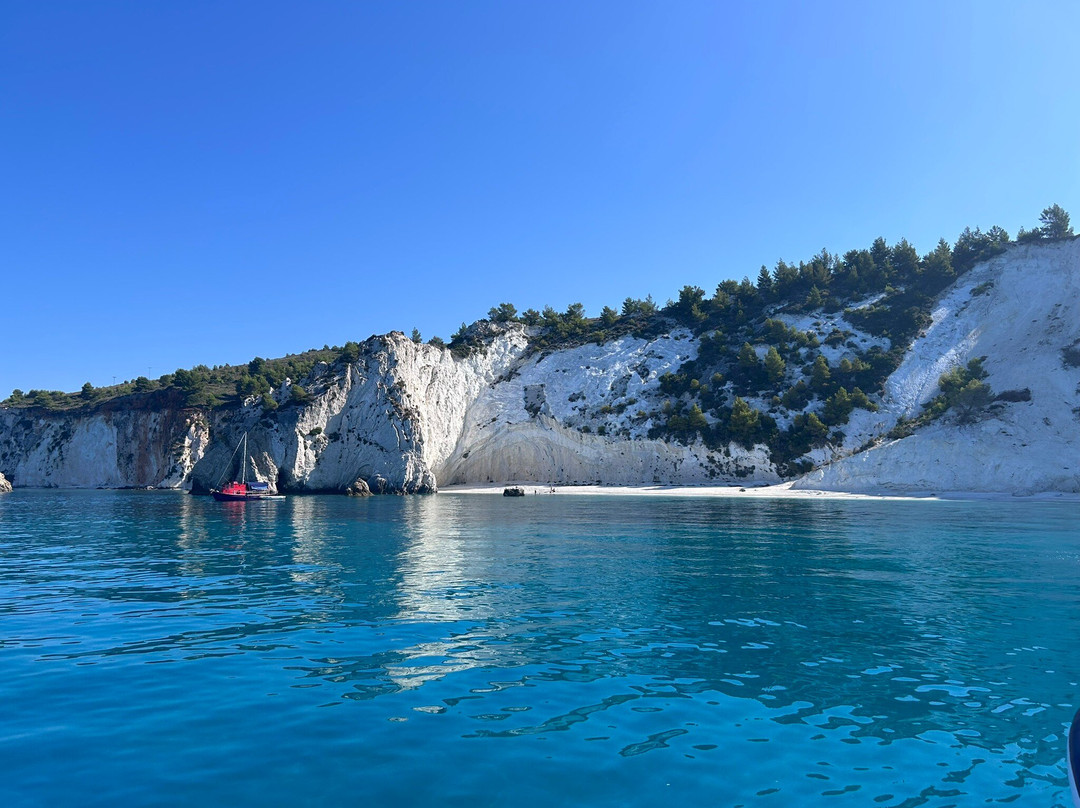 Lixouri Cruises By Gloria-Lixouri必去景点
