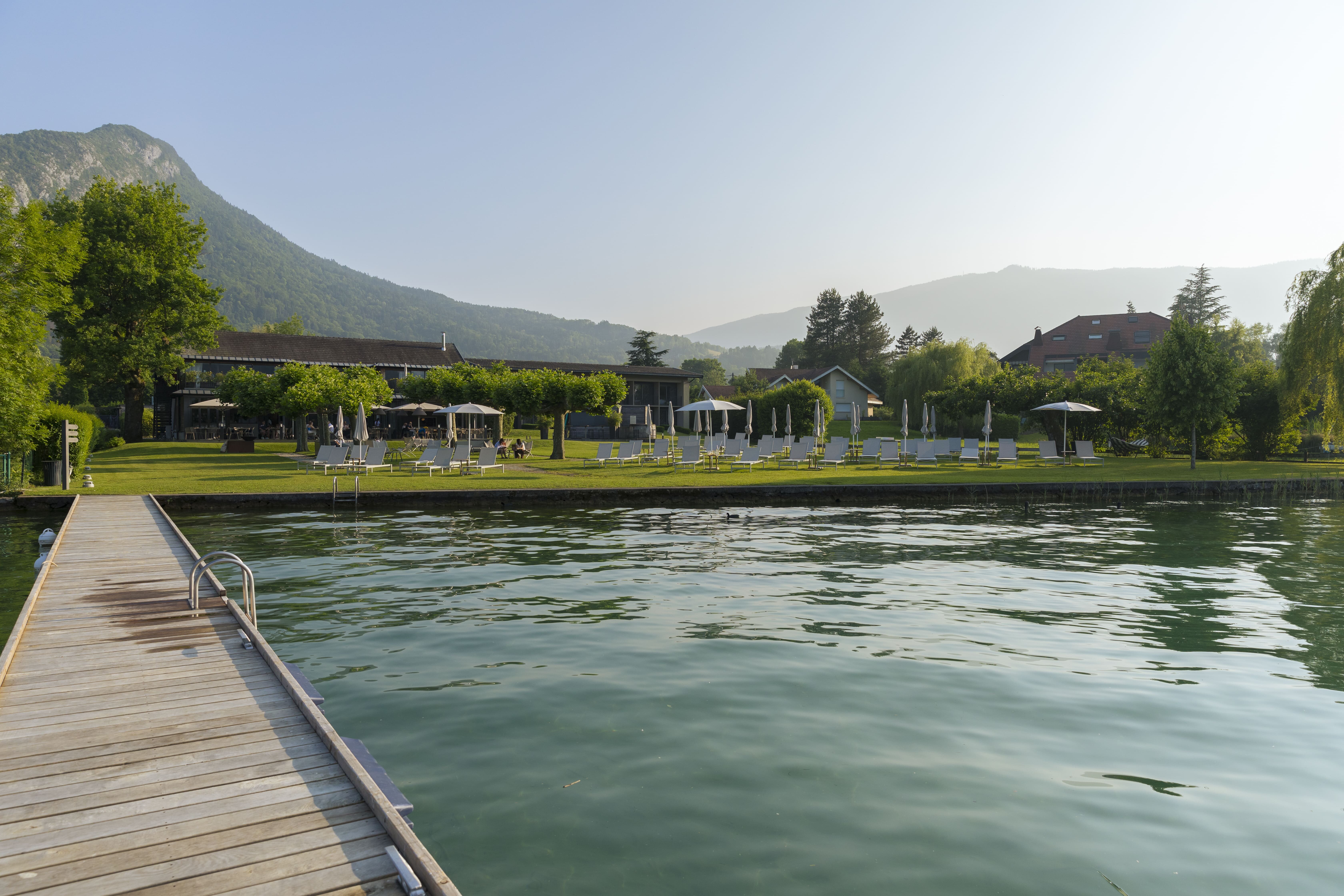 Hotel Le Petit Létraz-泳池