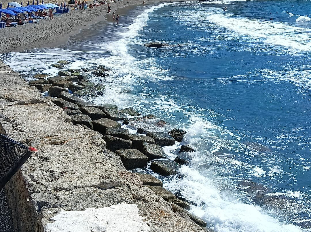 Spiaggia del Pozzo Vecchio-普罗奇达必去景点