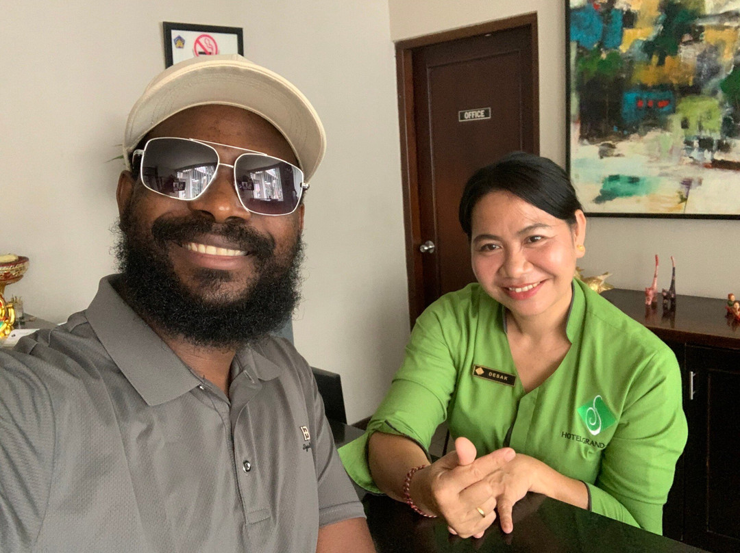 登巴萨酒店主图