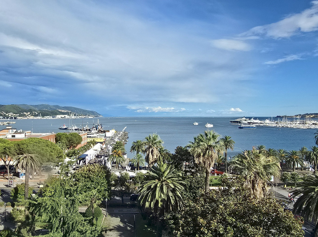 NH拉斯伯泽亚酒店主图