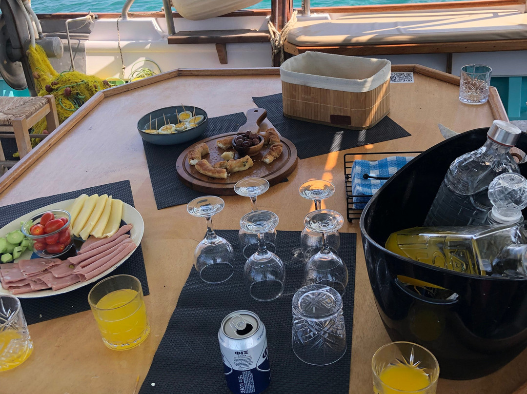 Zeppos Fishing Tours-纳乌萨必去景点