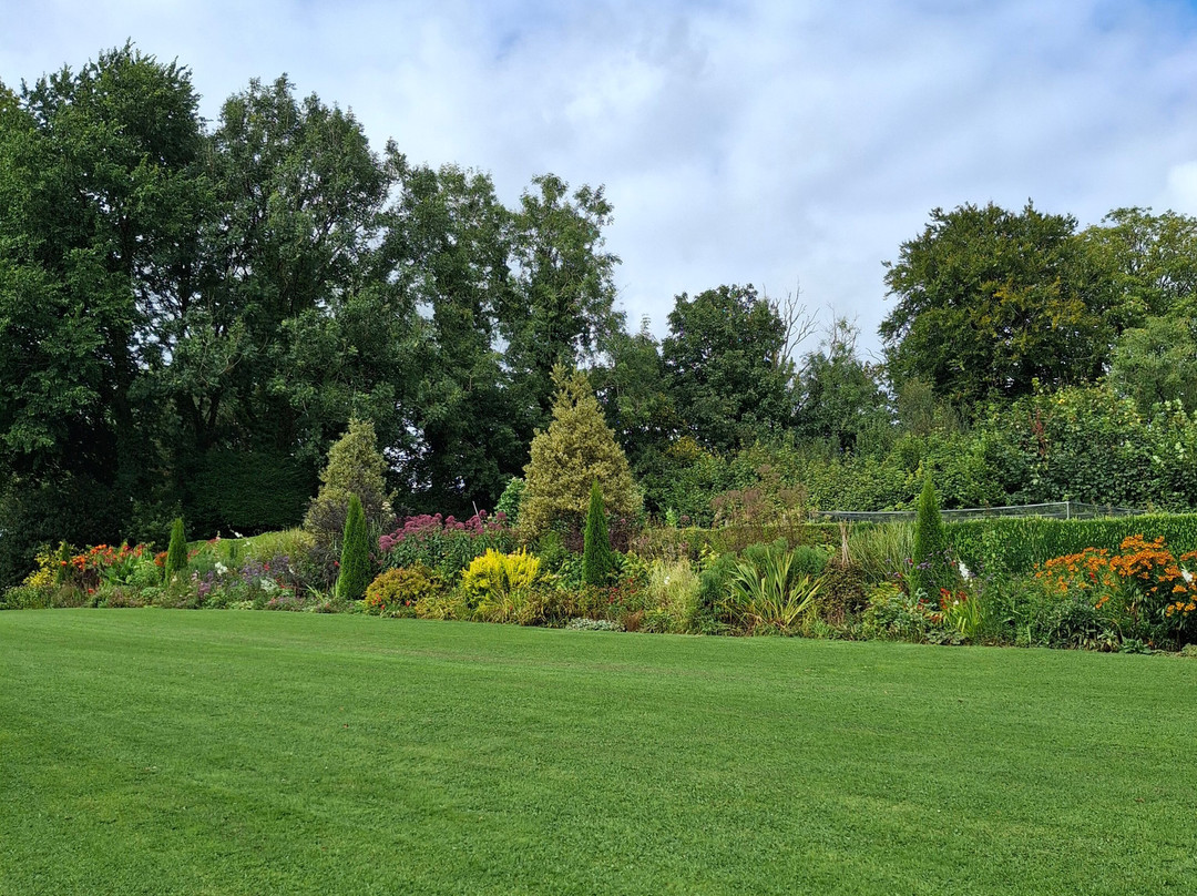 Llwyngarreg Garden-Llanfallteg必去景点