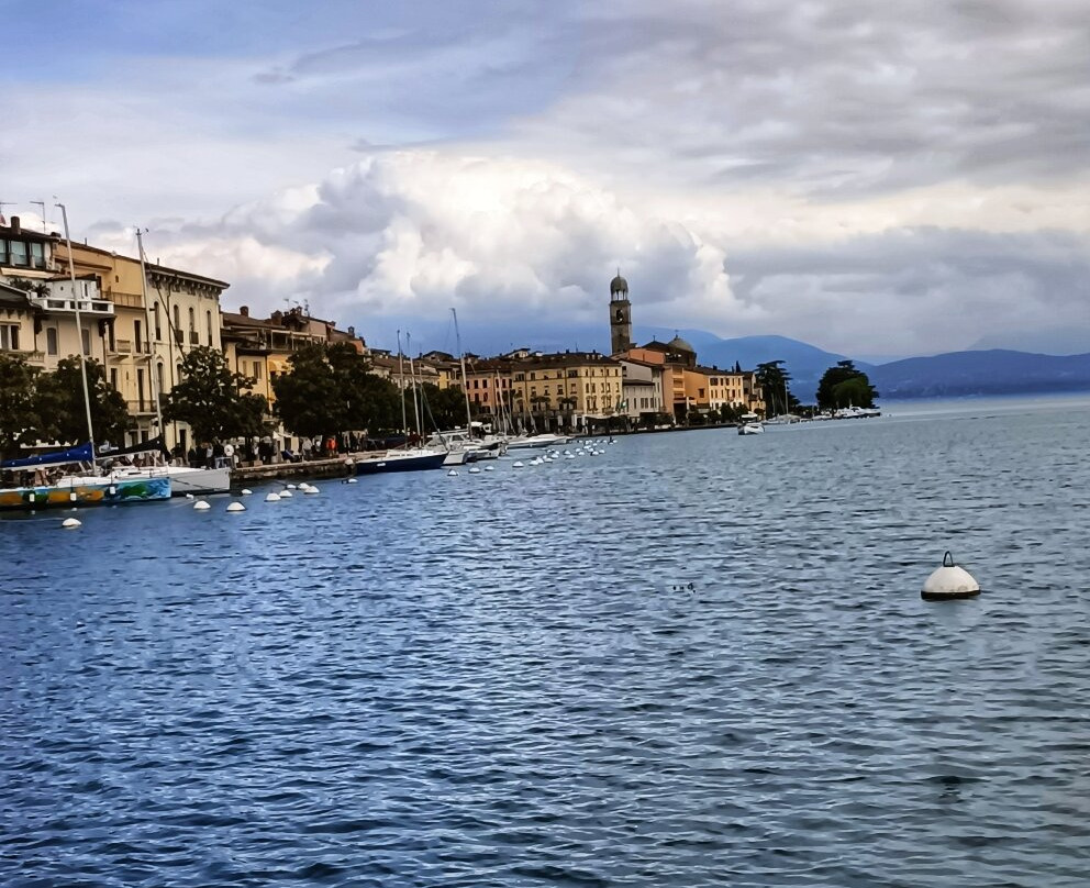 Lungolago Di Salò-萨罗必去景点