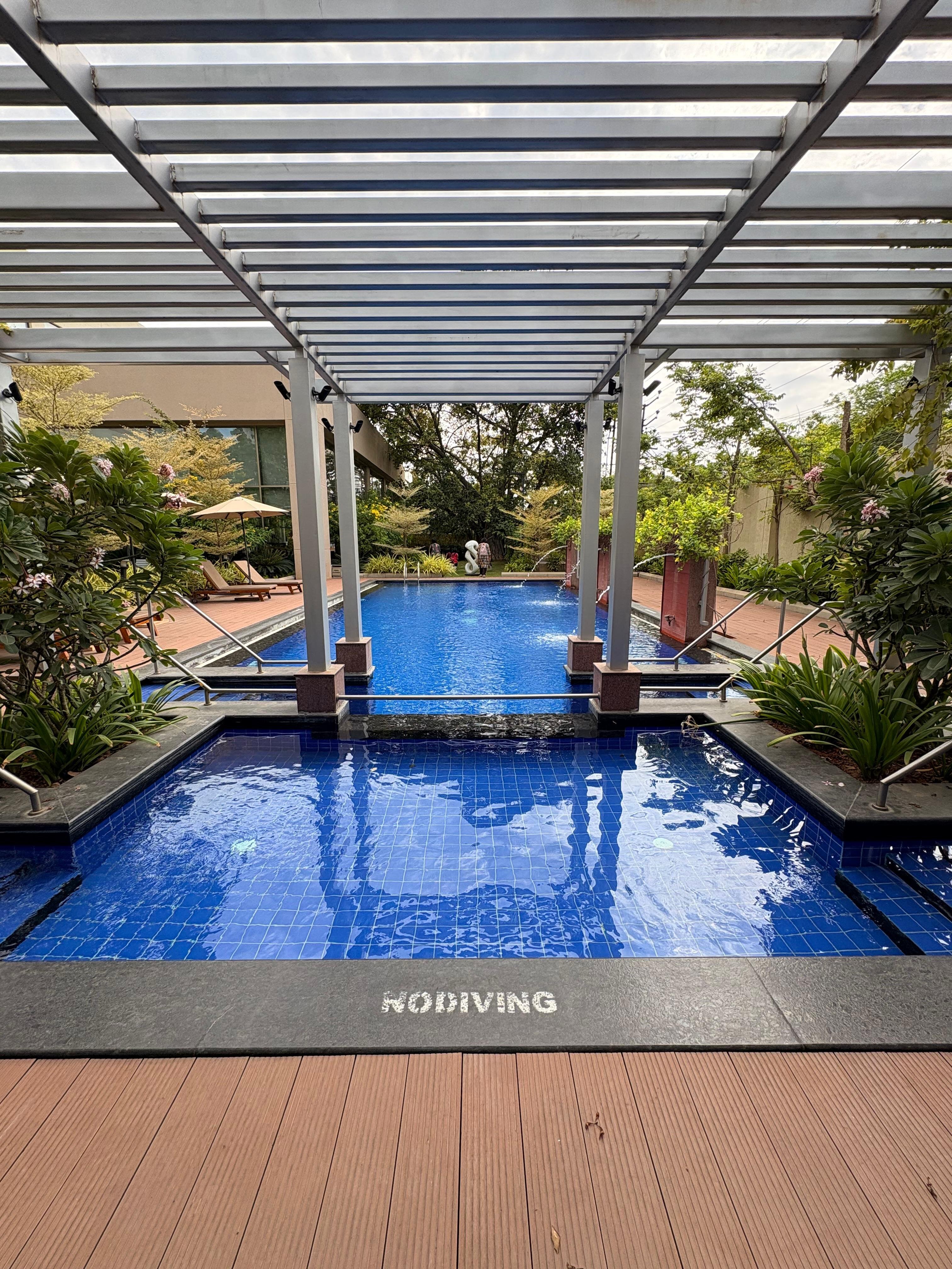 Courtyard Tiruchirappalli-泳池