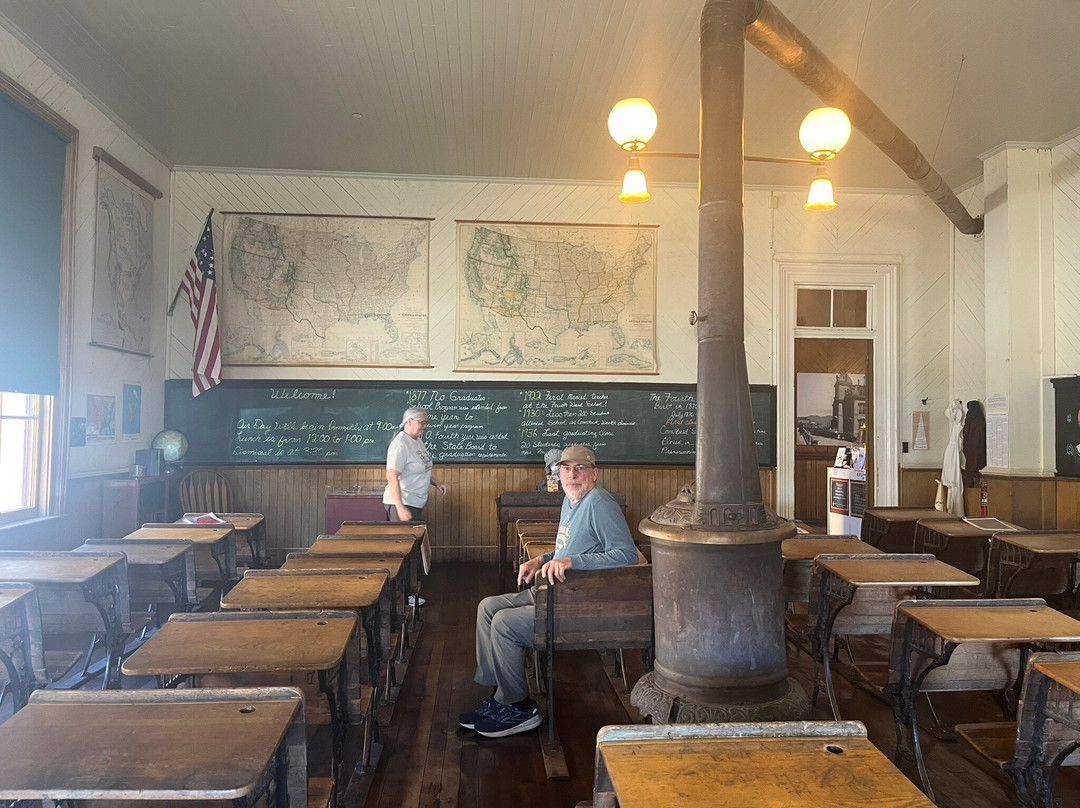 Historic Fourth Ward School Museum-弗吉尼亚市必去景点