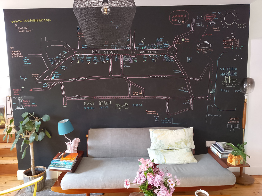 The Dolphin Inn主图