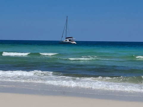 Fraser Island Boat Charters-赫维湾必去景点