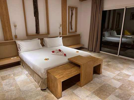 皇家海滩酒店主图