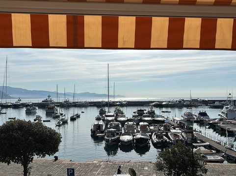 贝斯特韦斯特劳林酒店主图