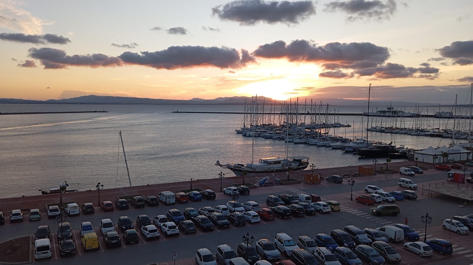 里维埃拉酒店-官方